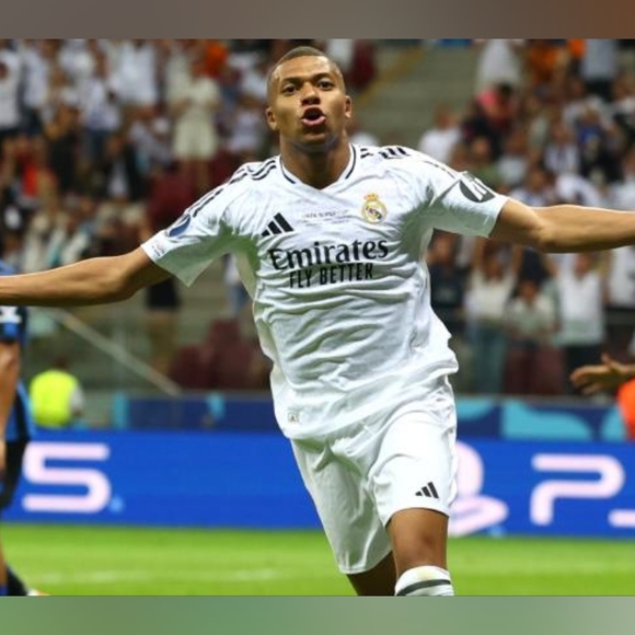 Mbappe Real Madrid 24/25 Home Jersey XL - Picture 8 of 9